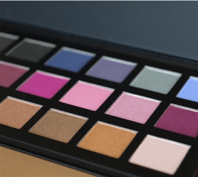 Metallic Dream – Oogschaduwpalet met 18 sprankelende tinten